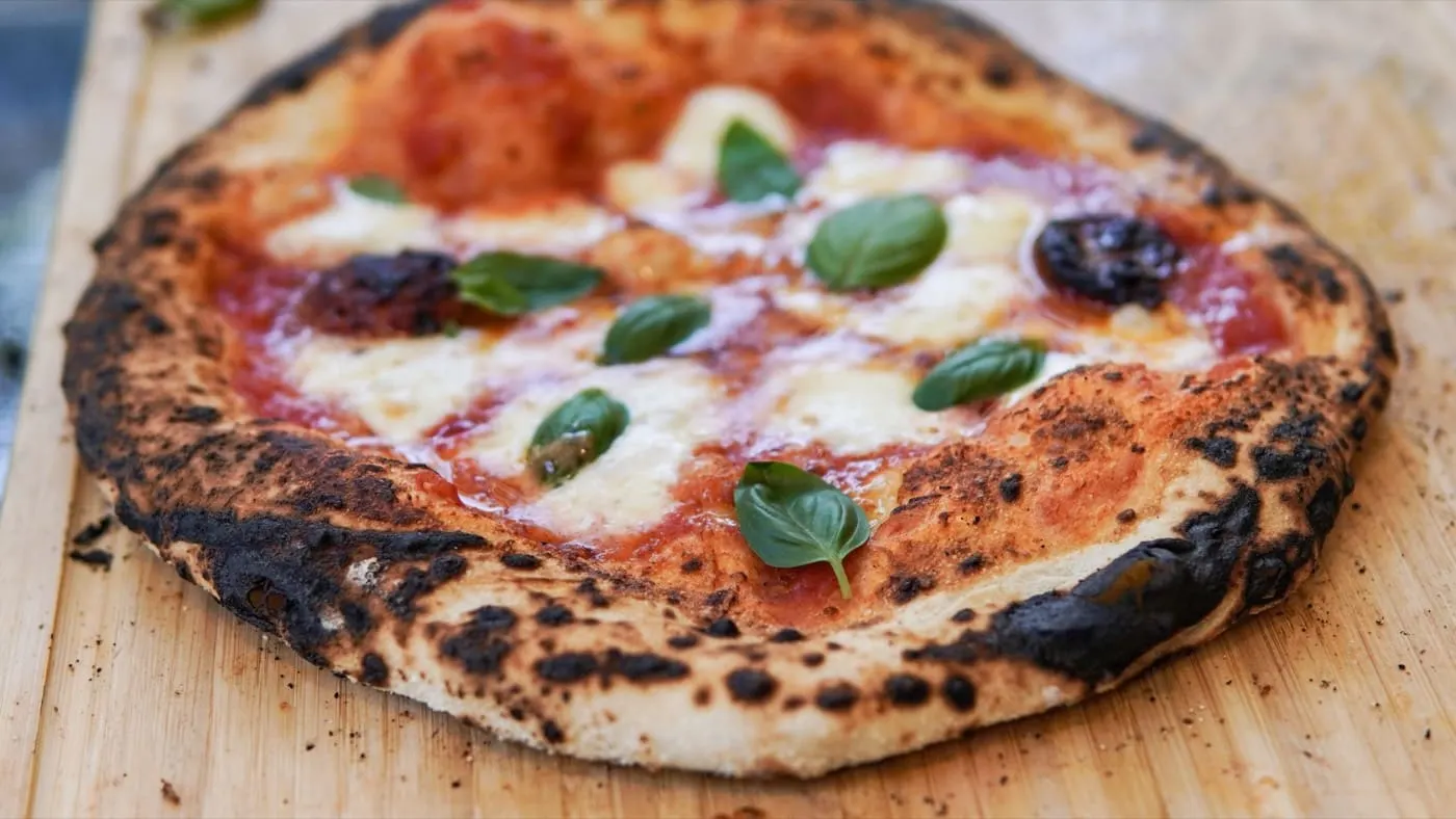 Margherita con basilico fresco